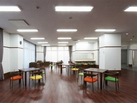 「木場清里苑（特定施設入居者生活介護）」の喫茶コーナー。お好きな飲み物をいただけるひと時を喫茶コーナーゆっくりできる。