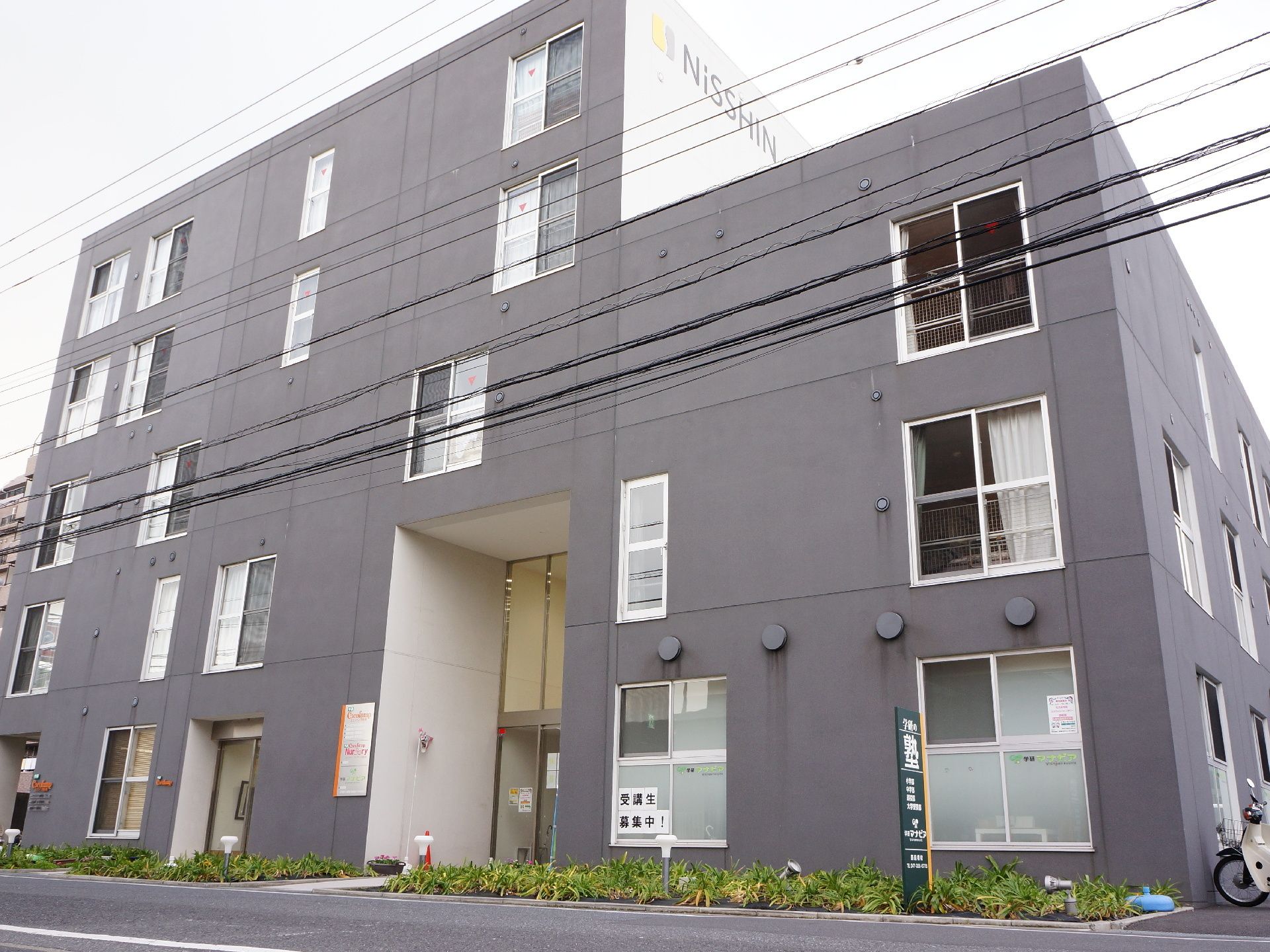 千葉県船橋市二子町にある、サービス付き高齢者向け住宅。居室は74戸を有していて、5階建ての施設となっている。
