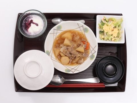 食事は朝昼晩と美味しくいただけるように、メニューにもこだわりがある。栄養が偏らないように配慮しながら、デザートなどの楽しみもいれている。