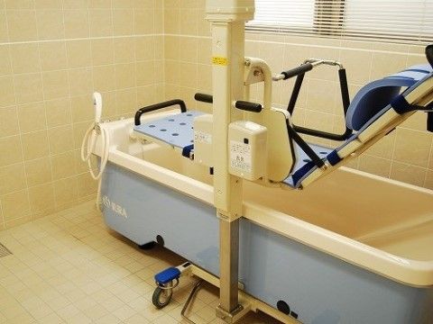 ベストライフ杉並の機械浴室。体の不自由な方が入浴する。