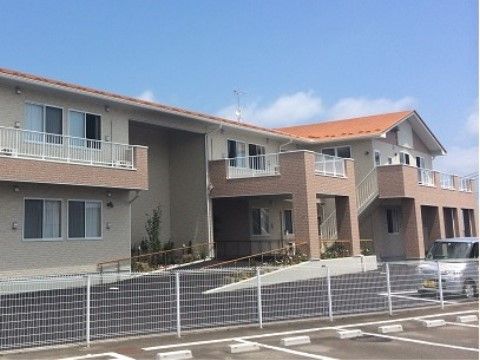 暖暖の里 仙台南の外観。大きな駐車場を完備しておりますので、ご来訪の際はお車でのお越しが出来ます。