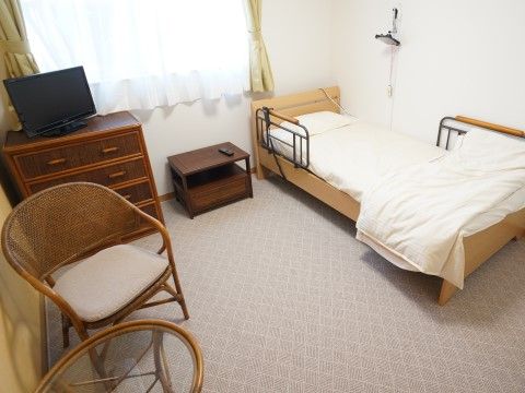 マゴコロホーム白根の居室。個室を全て完全個室制としておりますので、毎日をご自宅のようにお過ごしいただけます。