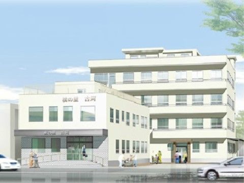 鉄筋コンクリート製の５階建ての建物である。上階の居室にはベランダがある。入り口にスロープがあり、段差なく屋内へ移動できる。