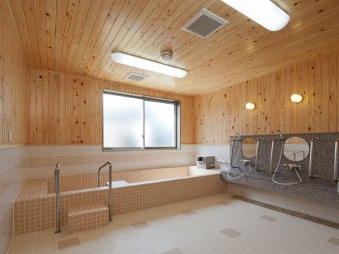 「クオーレ三光」のデイサービス浴室。空調が設置されており、適温状態で入浴が行える。