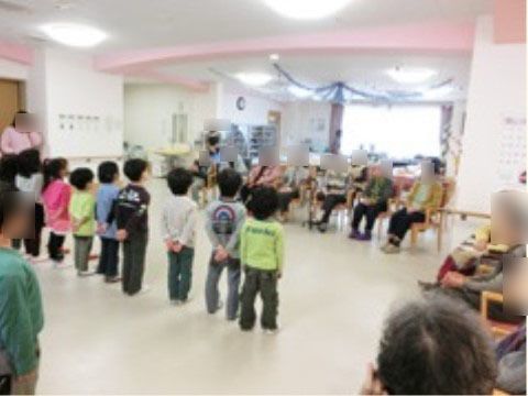 福田憩いの家のレクリエーション。定期的に地域のボランティアの方々とイベントを開催することがございます。