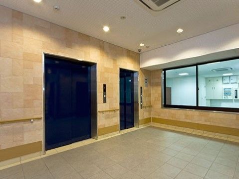 ガーデンハウス勝山の共有スペース。日差しが眩しいこちらの空間では、毎日多くの
入居者様がおしゃべりをたのしんでいます。