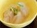 黄色のお皿に盛られたおかずとなっている。きれいな見た目で食欲が増す。野菜をきちんと摂ることのできるメニューである。