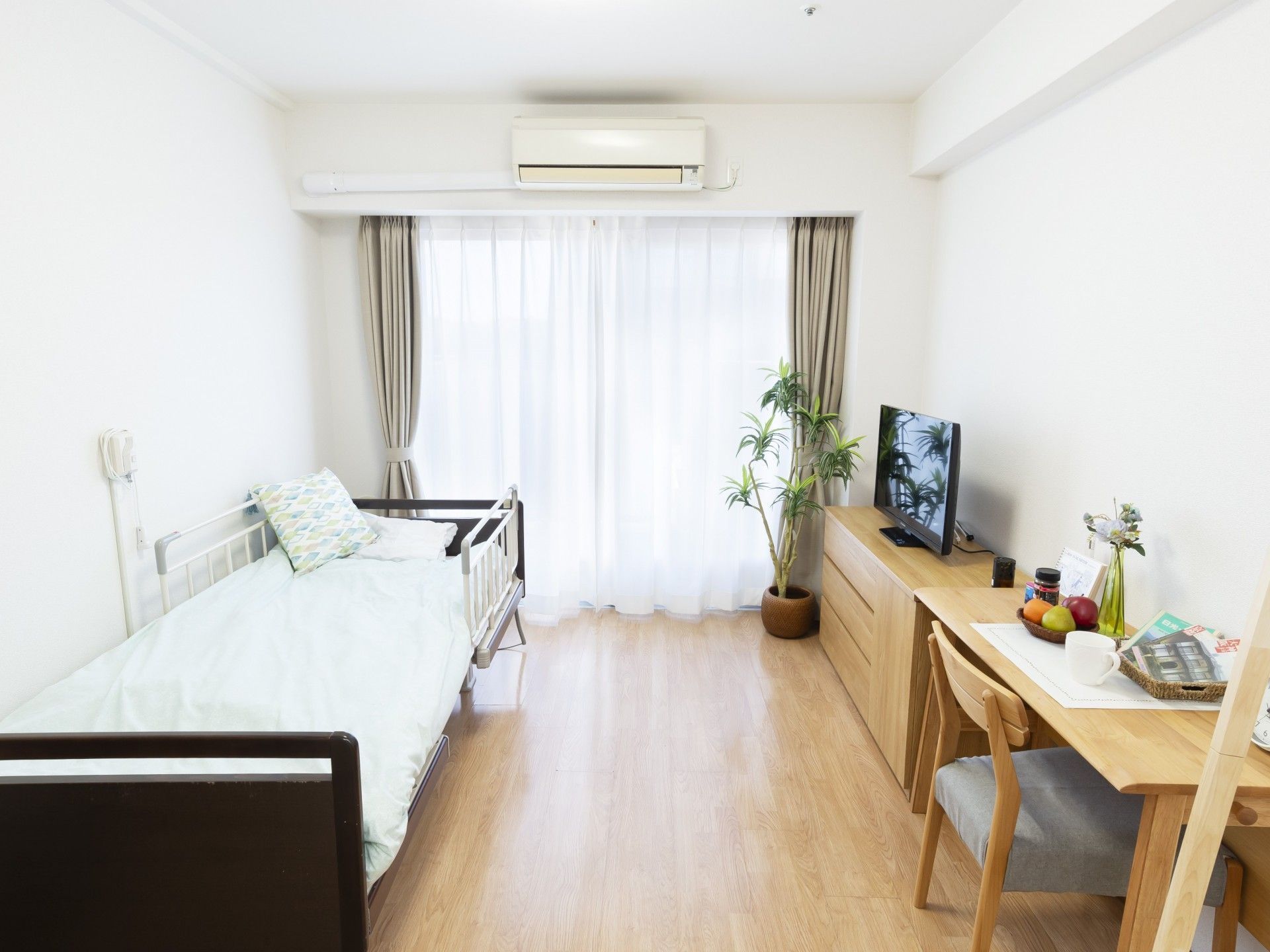 はなことば 新横浜の居室。居室を完全個室制としておりますので、毎日をご自宅のようにお過ごしいただけます。