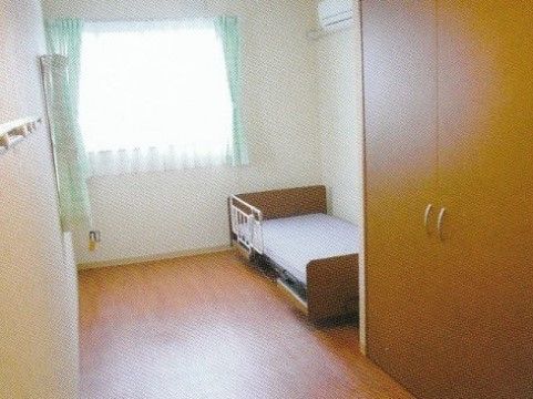グループホーム はなことば 丘の上ホームの居室。居室を全て完全個室制としておりますので毎日を自分らしくお過ごしいただけます。