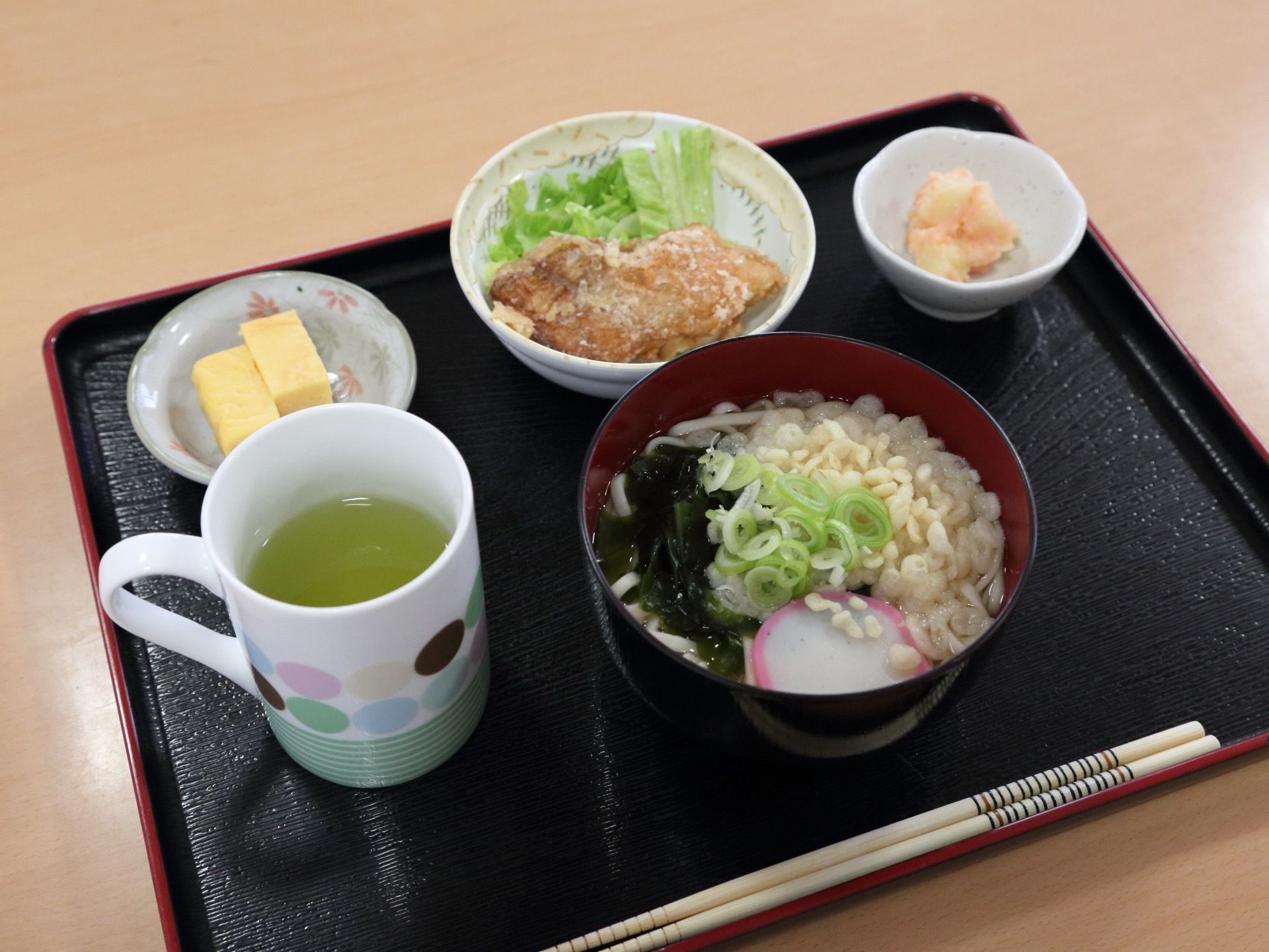 栄養バランスが考えられた食事である。品数が多くあり、美味しく楽しく食事ができるように考えられている。