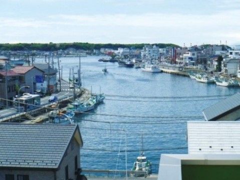 はなことば 三浦の屋上。日々の生活をより楽しくいきいきとお過ごしいただける自然豊かな環境です。