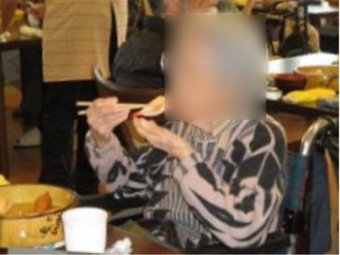 「はなことば センター南」のお食事。栄養バランス、美味しさ、色合いと入居者様が気持ち良く、健康的なお食事を出している。
