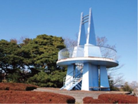 「はなことば 追浜」の周辺環境。地域住民の憩いの場として、運動場や遊び場となっている。