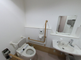 清潔な介護施設のトイレ空間