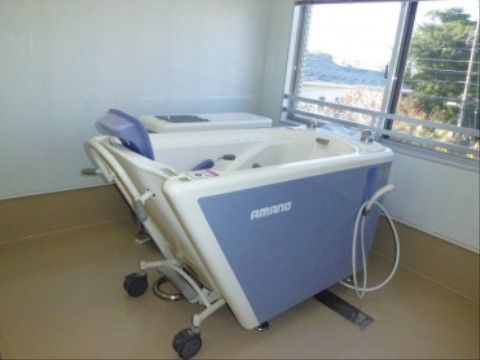 「はなことば 小田原」の介護浴室。設備が整っており、しっかりとニーズに合わせた入浴設備が整っている。