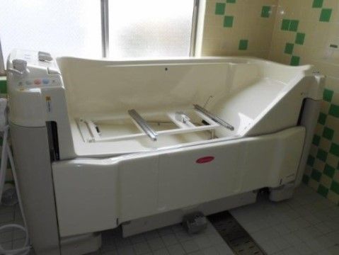 「はなことば 足柄」の特別浴室。スタッフサポートを行いながら、内側から疲れを癒やしてくれる。