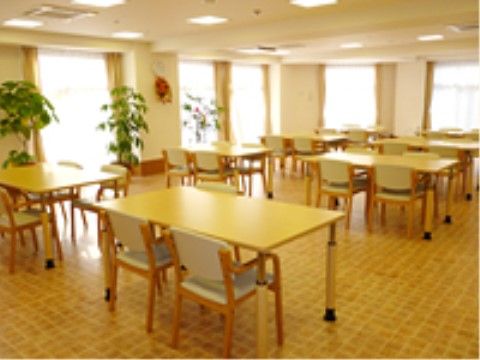 「はなことば 相模原」の食堂。団欒を囲みながら、お食事をいただける。