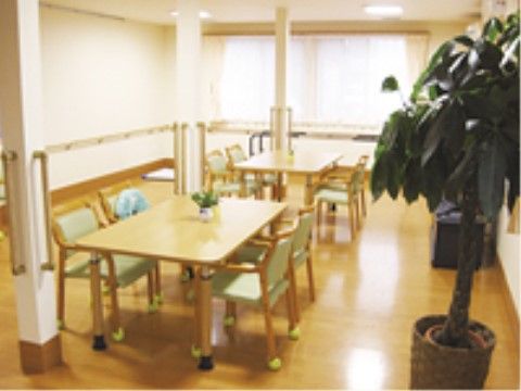 はなことば 妙高の食堂。毎日多くの入居者様が賑やかに、楽しくお食事をしている食堂です。