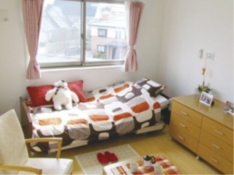 はなことば 新潟２号館の居室。居室を完全個室制としておりますので、日々の生活をご自宅のようにお過ごしいただけます。