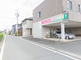 介護施設の外観と周辺風景