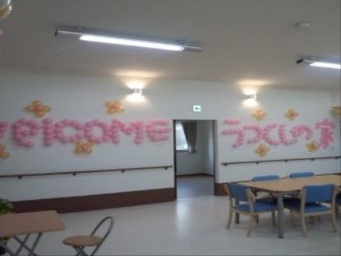 「うつくしの家 袋井」の館内。お祝いイベントを開催し、祝福してくれる。