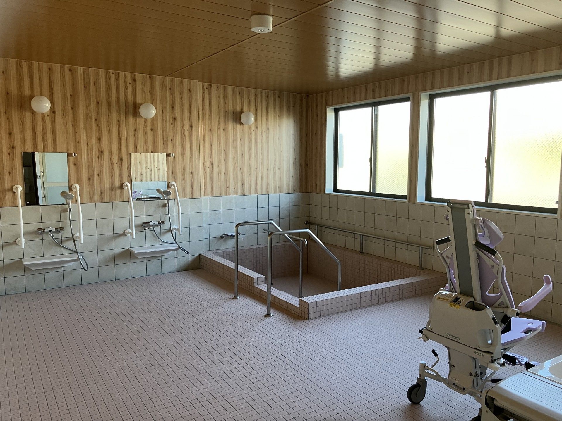 広々とした浴室