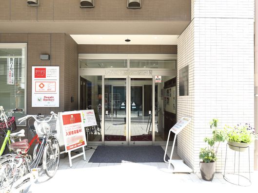玄関前