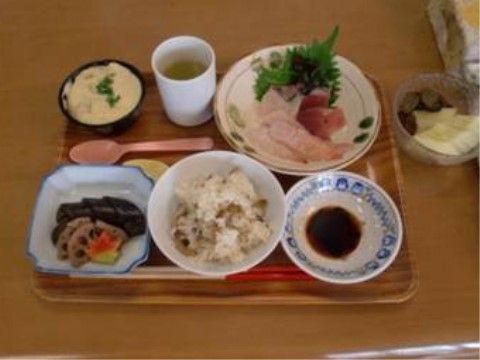 グループホームあいかの食事。栄養バランスの整った美味しいお食事を毎日出来たてでご提供しております。
