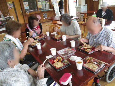 グループホームあすなろの日常。多くの方々と一緒に日々をお過ごしいただけます。飽きの兄充実した時間をお楽しみください。