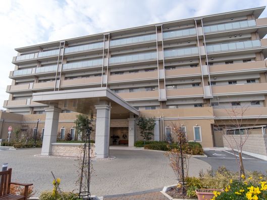 エントランス前