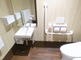 清潔で広々としたトイレ設備