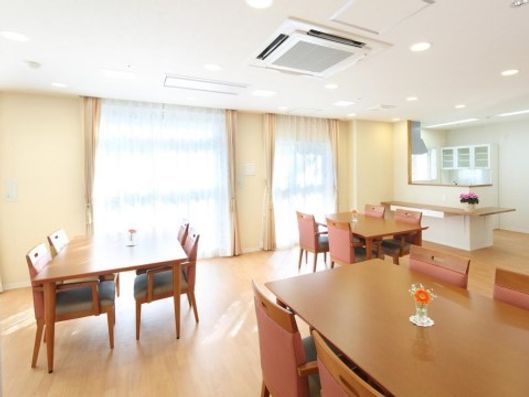 リビングルーム兼食堂兼機能訓練室