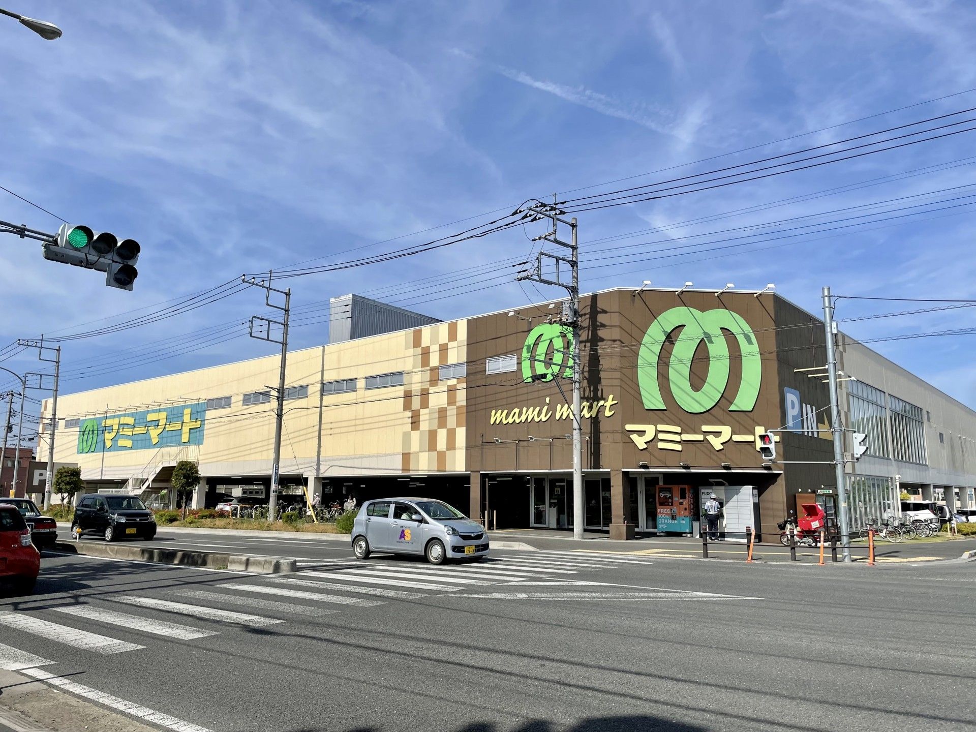 大通り前のマミーマートの建物