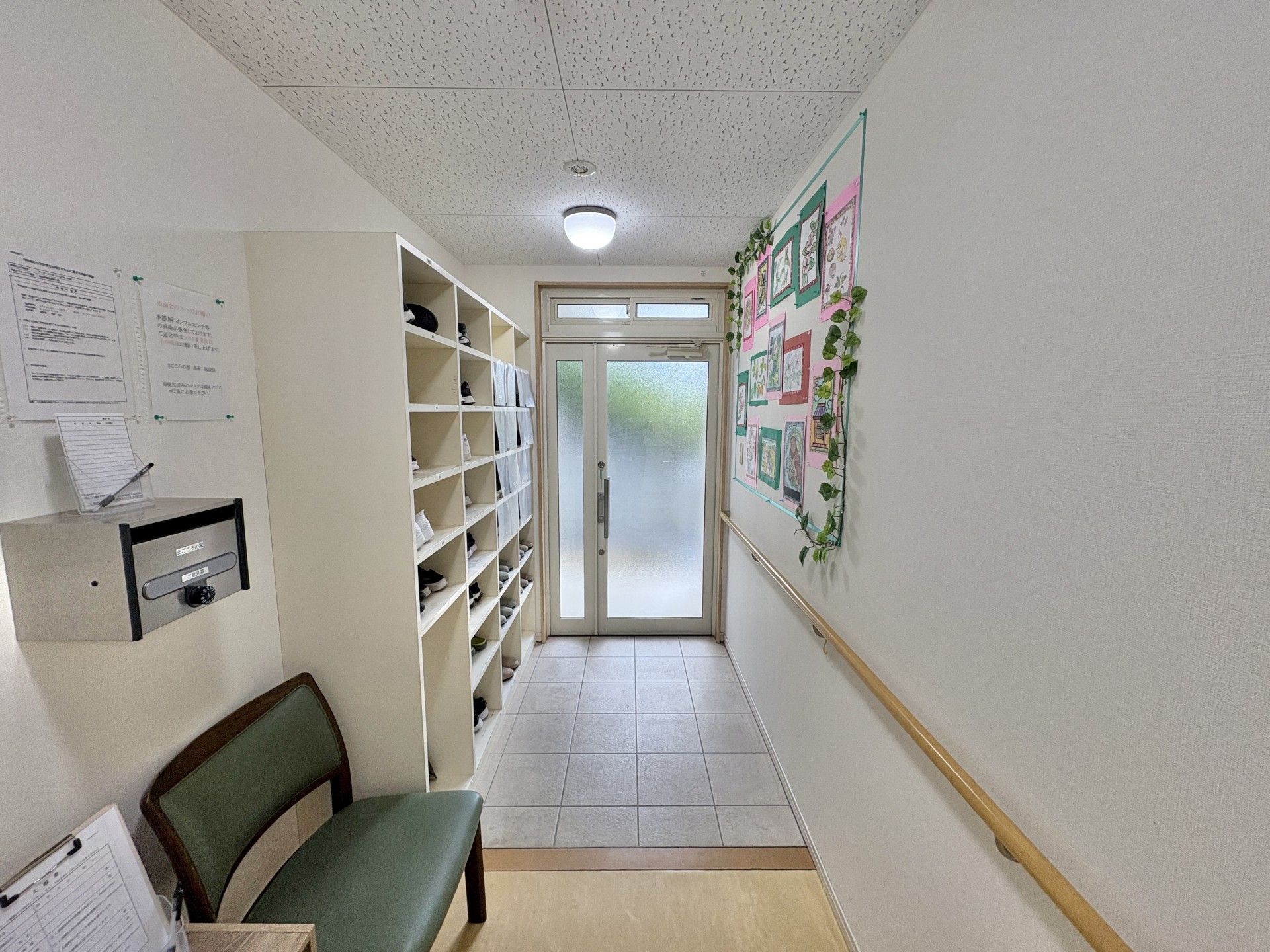 明るい廊下の様子