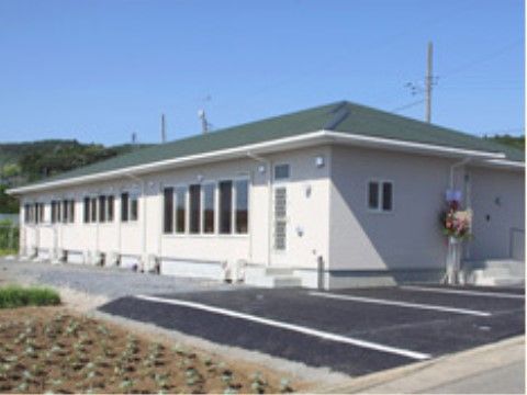 まごころの家 日立金沢の外観。階段・段差のない平屋設計の当施設はバリアフリー設計となっております。