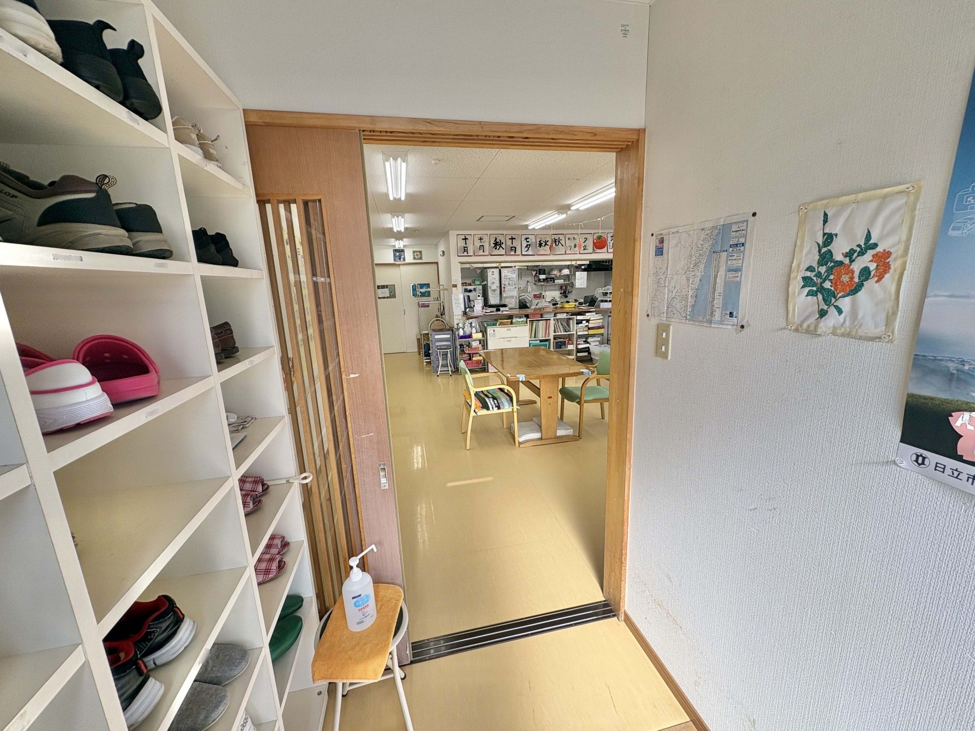 靴棚と室内の様子