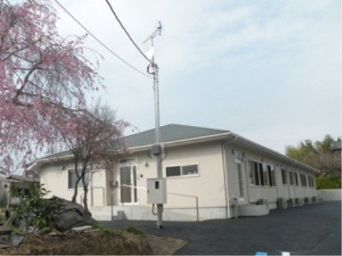 まごころの家 日立小木津の外観。平屋建ての施設。