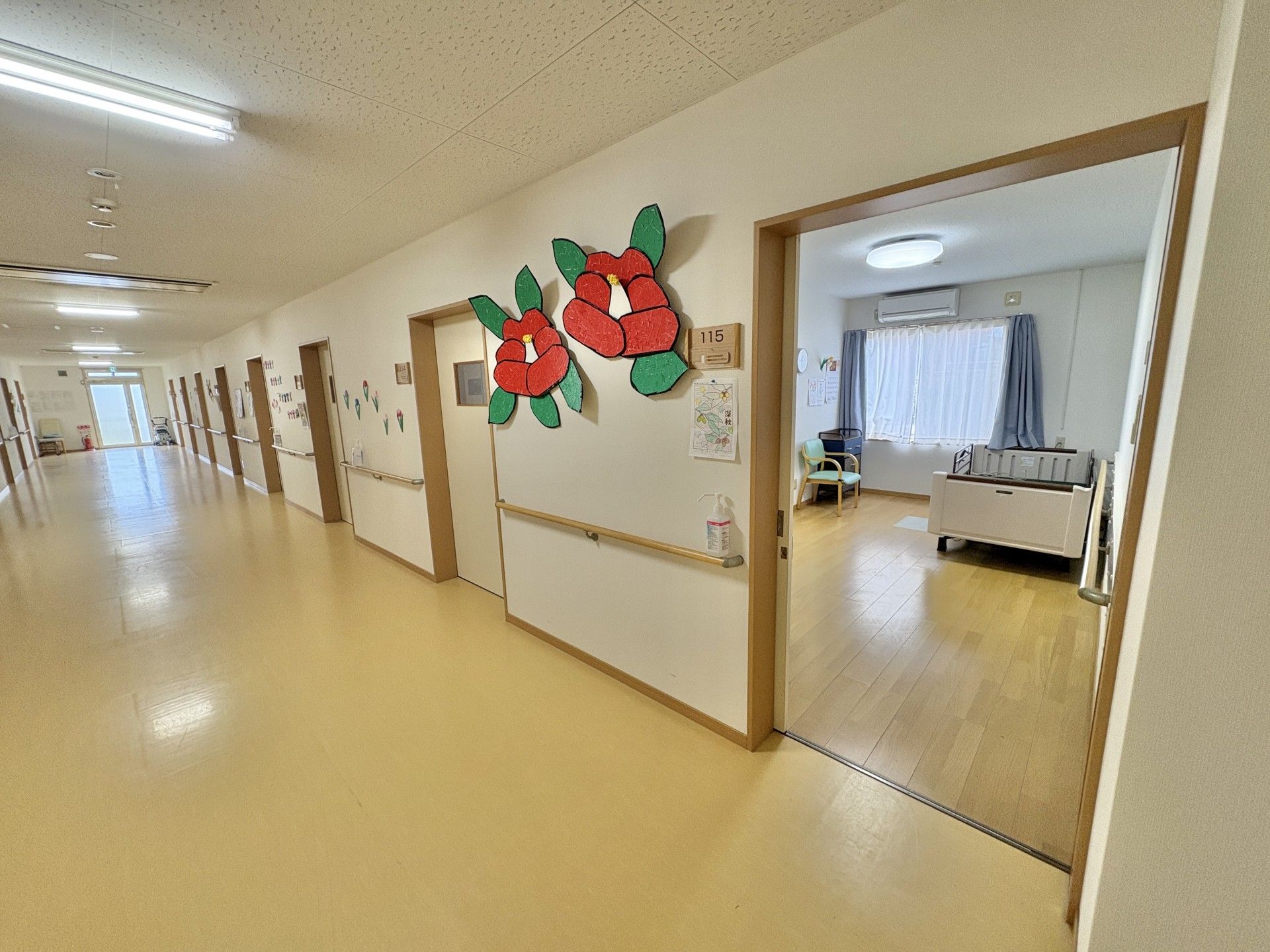 明るい廊下と居室