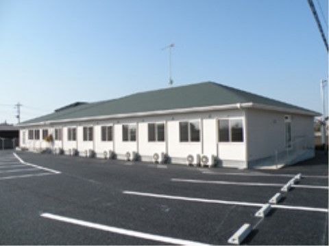 まごころの家 常陸大宮の外観。横に長く、アパートのような見た目。