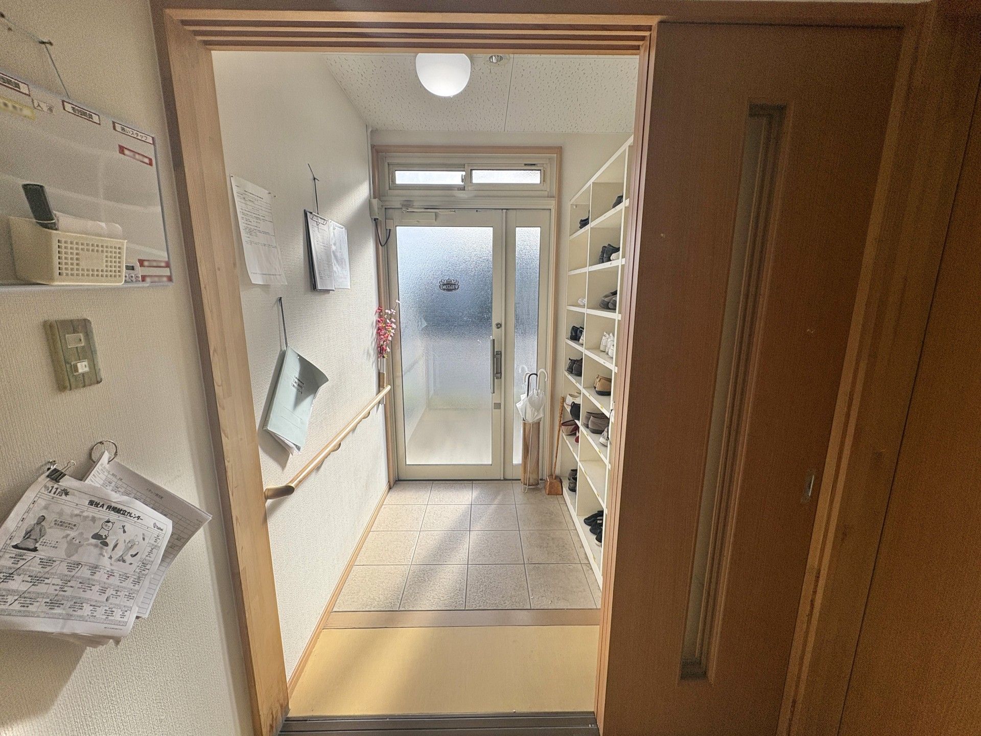 靴棚のある玄関