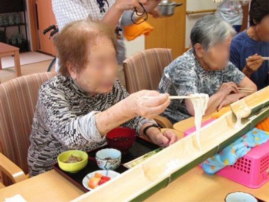 流しそうめん