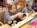 「ケアライフ春日」の流しそうめん。普通に食べる以外にも、面白要素を足したイベントを用意している。