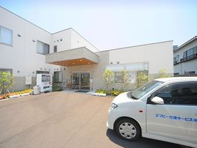 広々とした明るいエントランス