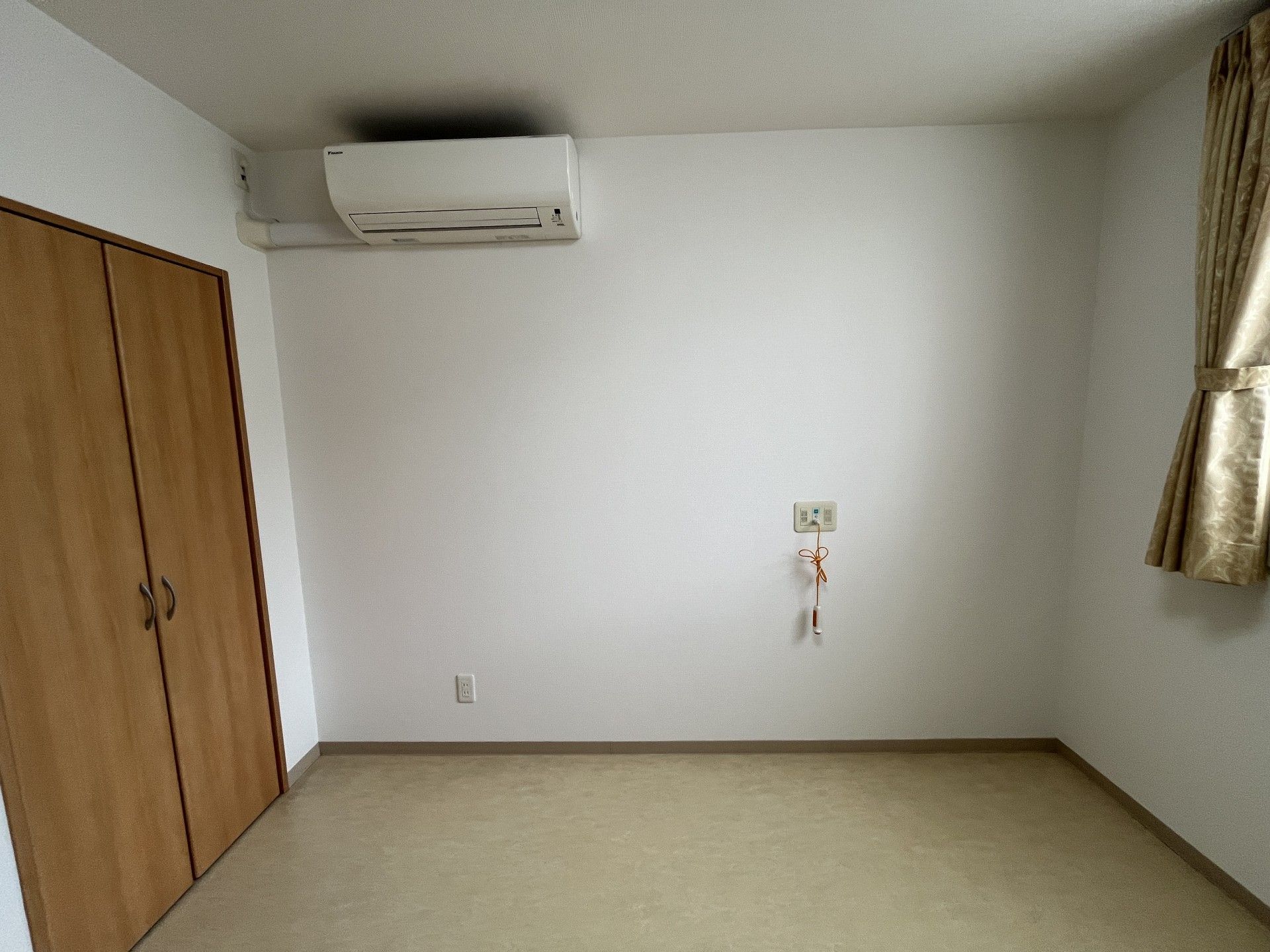 シンプルな居室の一角