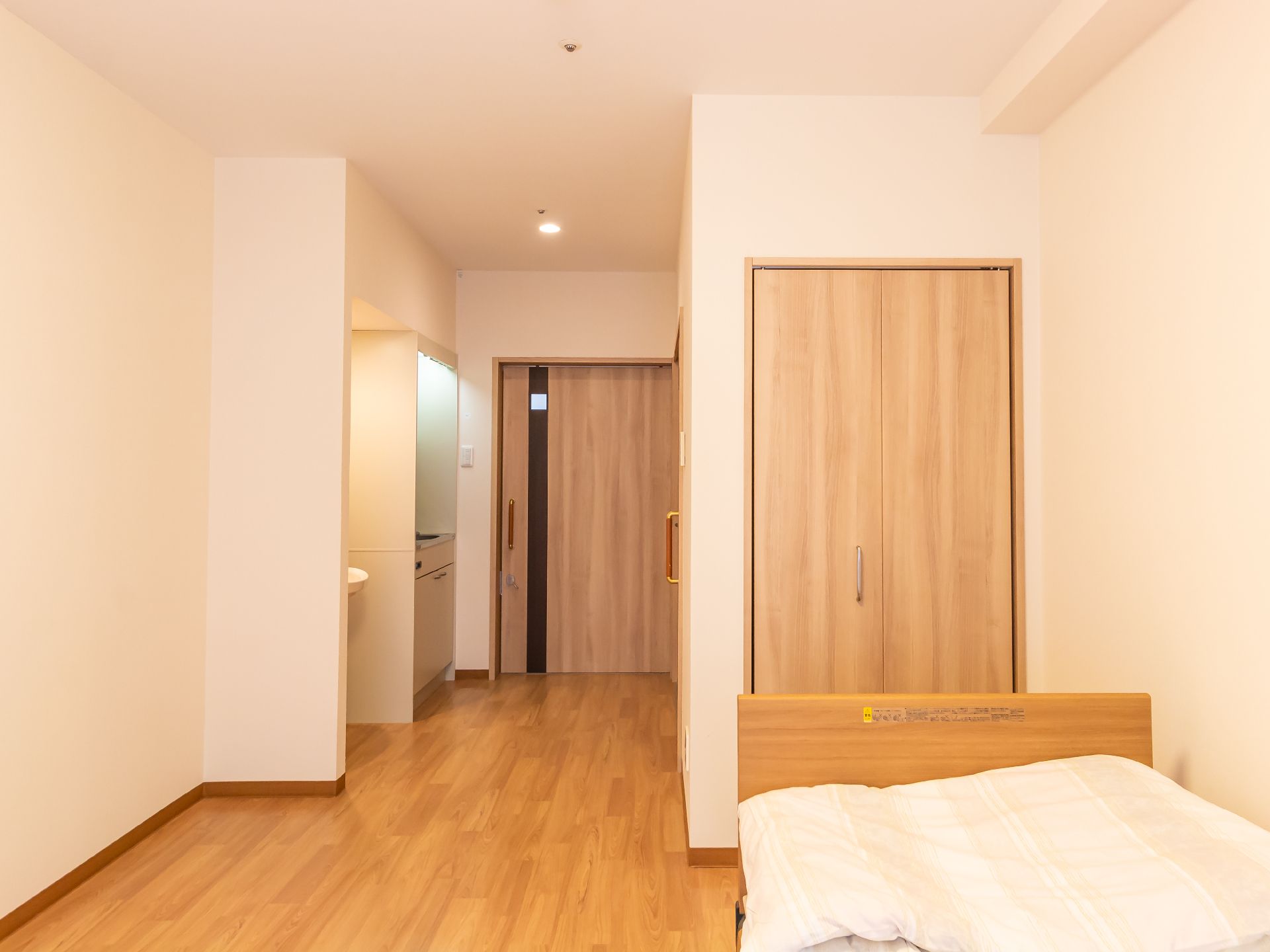 広く、さまざまな家具を置くことができる居室