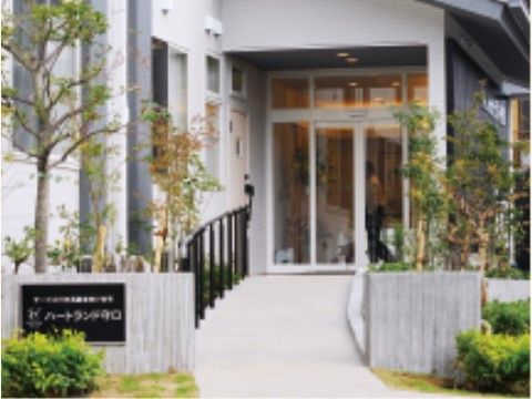 明るく清潔なエントランス