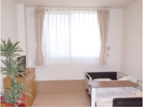 明るい個室の居室