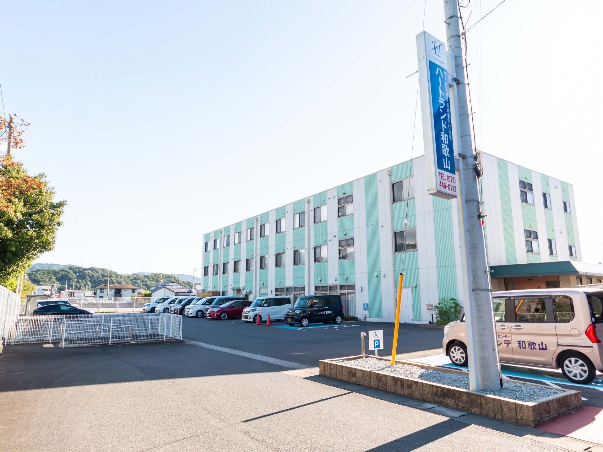ゆったり駐車場のある建物