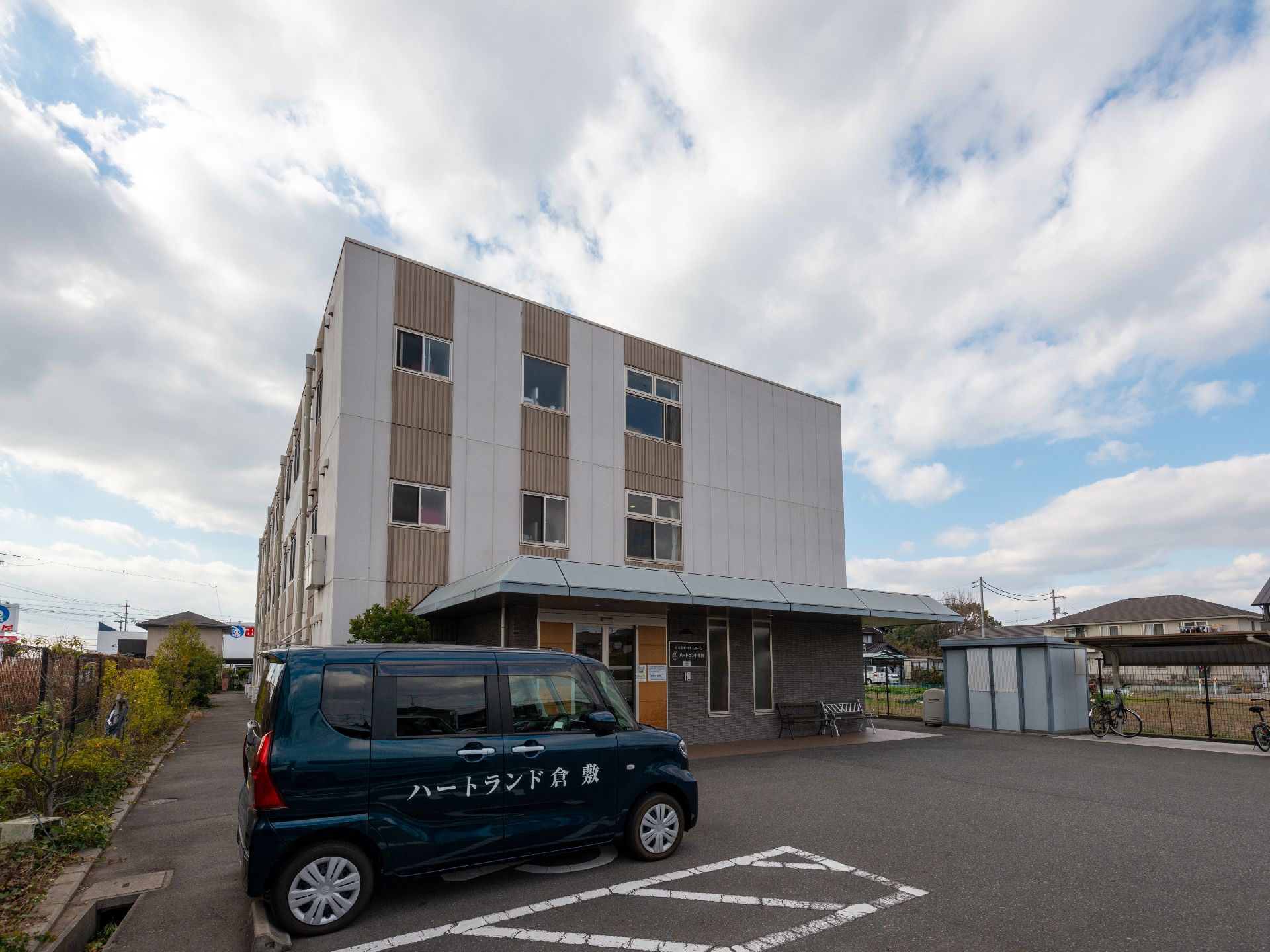 3階建ての住宅型有料老人ホーム
