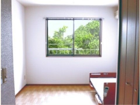「ヴェルデ北条」の居室Cタイプ。クローゼット、洗面台が付いた快適な居室である。